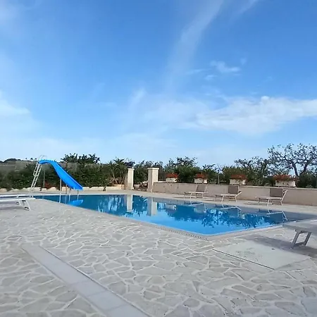 Clara Villa