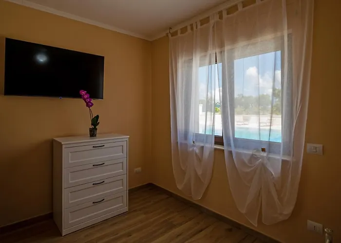 Clara וילה אלברובלו