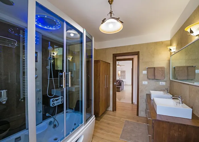 Clara וילה אלברובלו