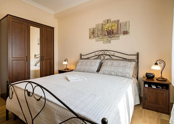 Clara * אלברובלו